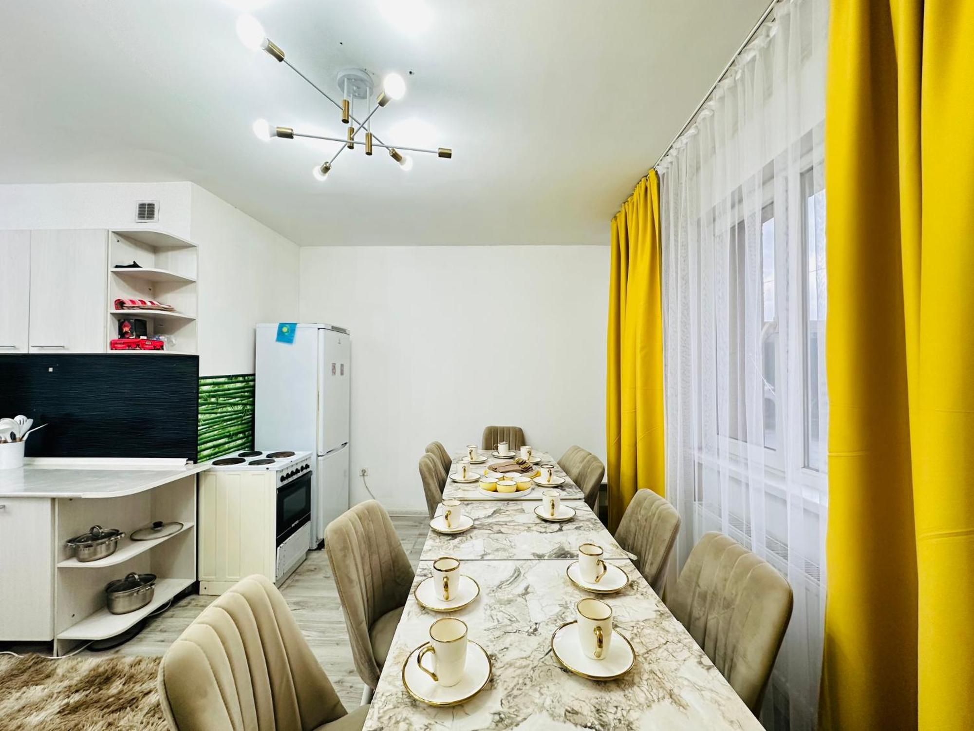 Квартира Для Большой Семьи Almaty Exterior photo