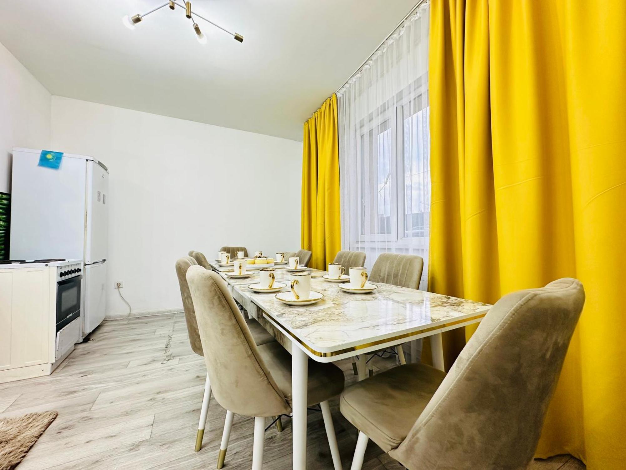 Квартира Для Большой Семьи Almaty Exterior photo